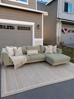 Green Right Facing Chaise