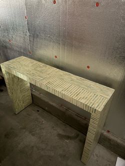 Side entry way  table