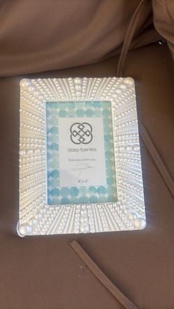 Daisy Fuentes. Frame