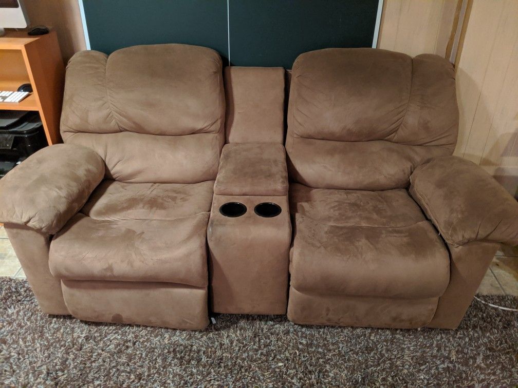 Love seat With cup holders