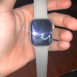 2021 Apple Watch With 2 charges 