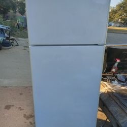 Hot Point Refrigerator Apartment Size Working 