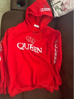 Women red queen sweater size large