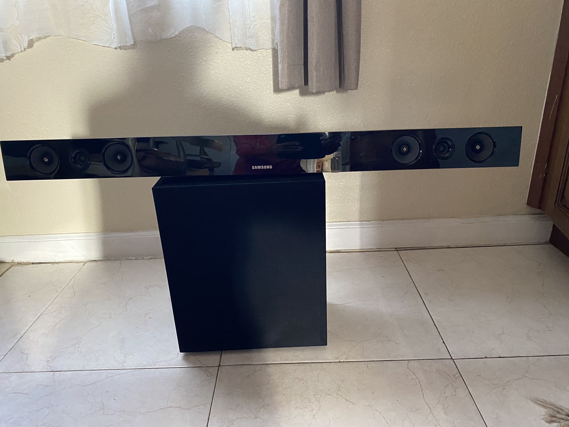 Samsung Wireless HW-F450 sound Bar