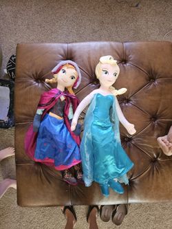 Giant Disney Frozen Plushes 30" Elsa And 27" Anna 