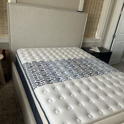 Living Spaces Queen Mattress And Box Spring
