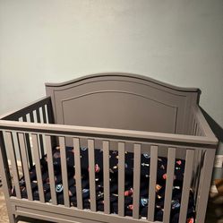 Baby Crib And Mattress 