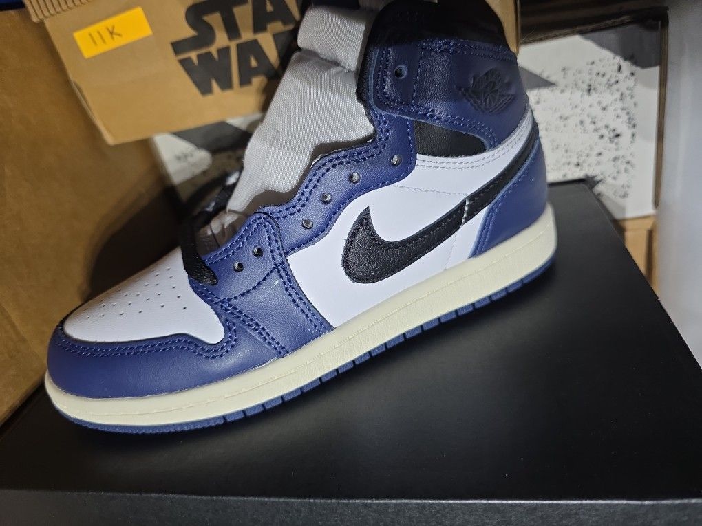 Nike Kid's Air Jordan 1 Retro High OG Shoe Size 2 Youth