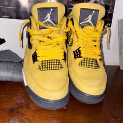 Jordan 4 Retro Lightning (2019) Used