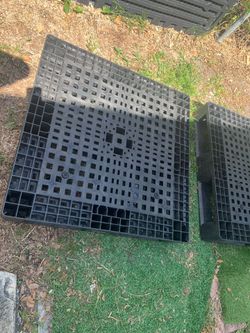 HEAVY DUTY PLASTIC PALLETS