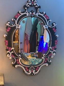 Beautiful Girl Mirror. NEED GONE