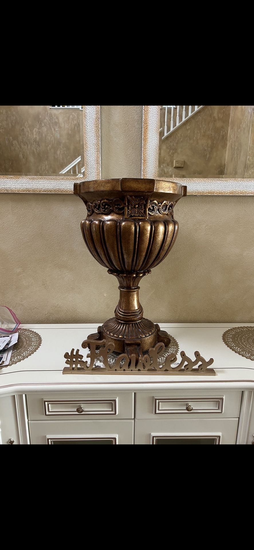 Gold, large copper face, very elegant and beautiful