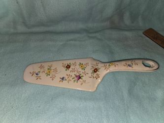 Hand Painted Porcelain Floral Pie Cake Server Made In Japan 10.75 Inches Long