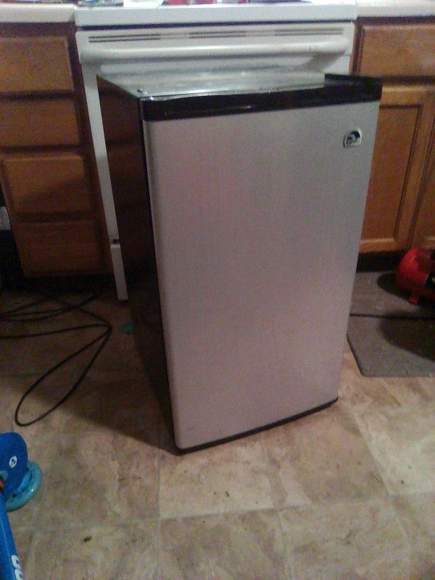 Igloo Mini Fridge