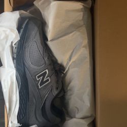 New Balance 2002r