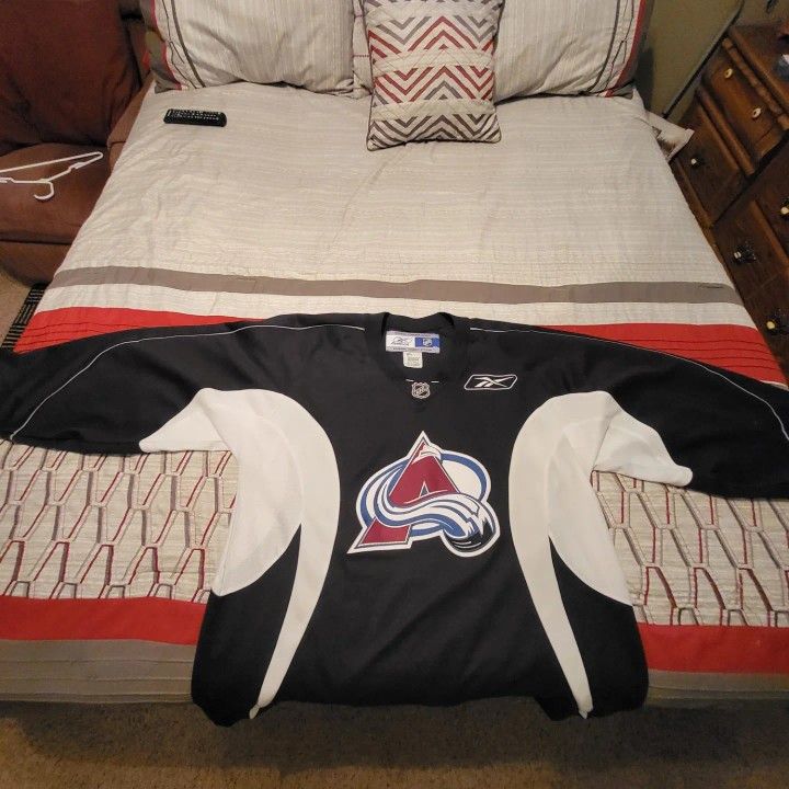 Colorado Avalanche Hockey Jersey for Sale in Elk Grove, CA - OfferUp