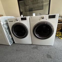 WHITE KENMORE WASHER DRYER