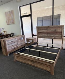 4 Piece Queen Size Bedroom Set
