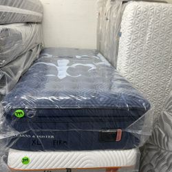 TWIN XL STEARNS & FOSTER LUX ESTATE PILLOW TOP MATTRESS & BOX SPRING BED SET