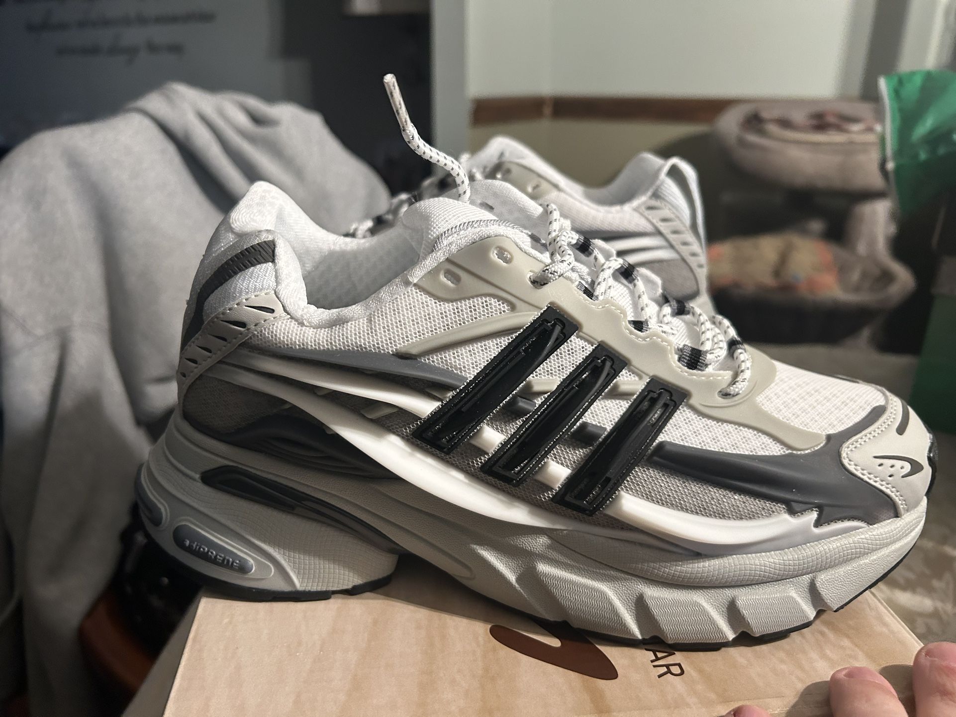 Adidas Pharrell’s Jellyfish Size 9