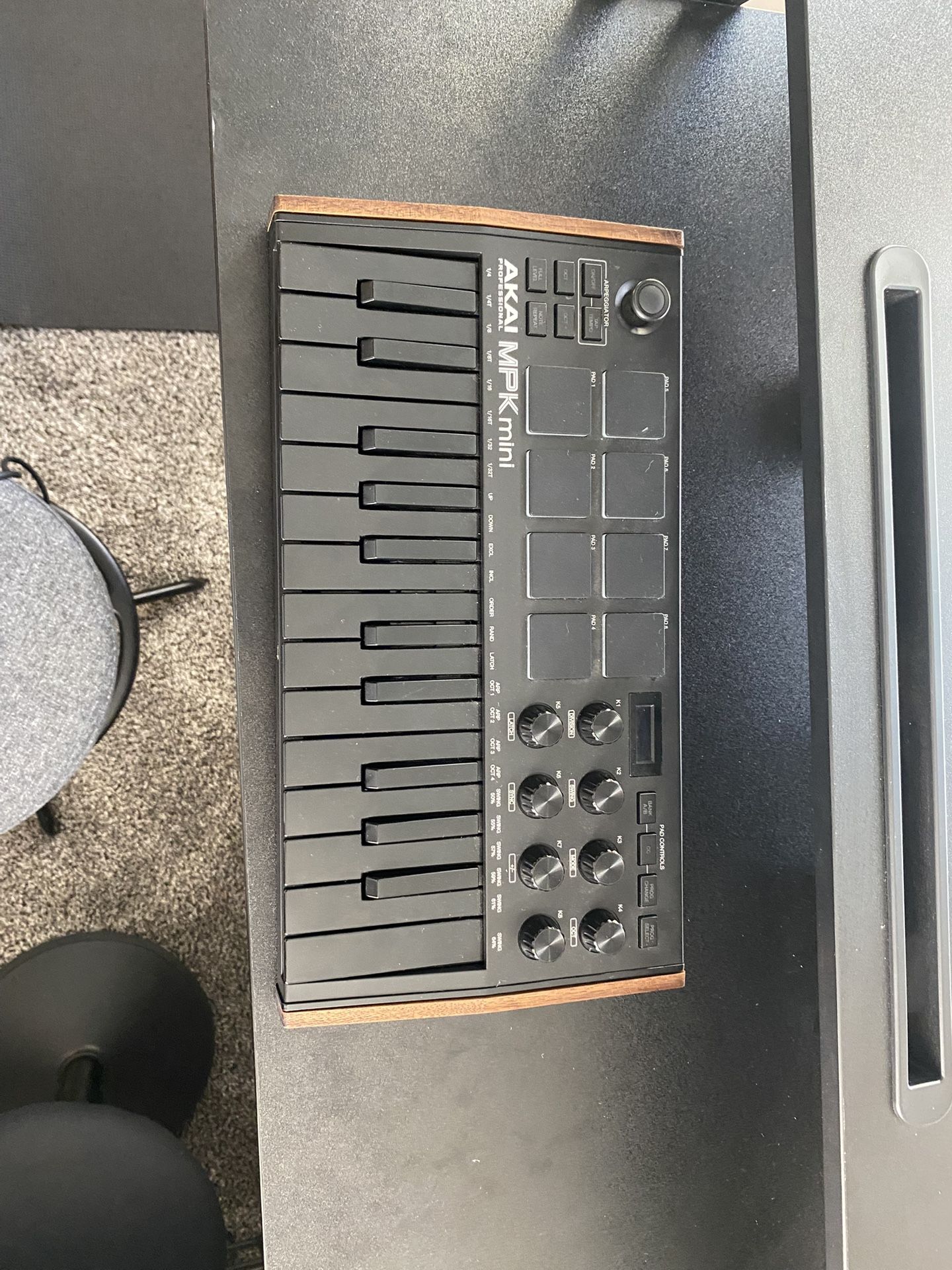 🎹 Akai MPK Mini MK3 (Custom Wood Sides) – MIDI Keyboard Controller