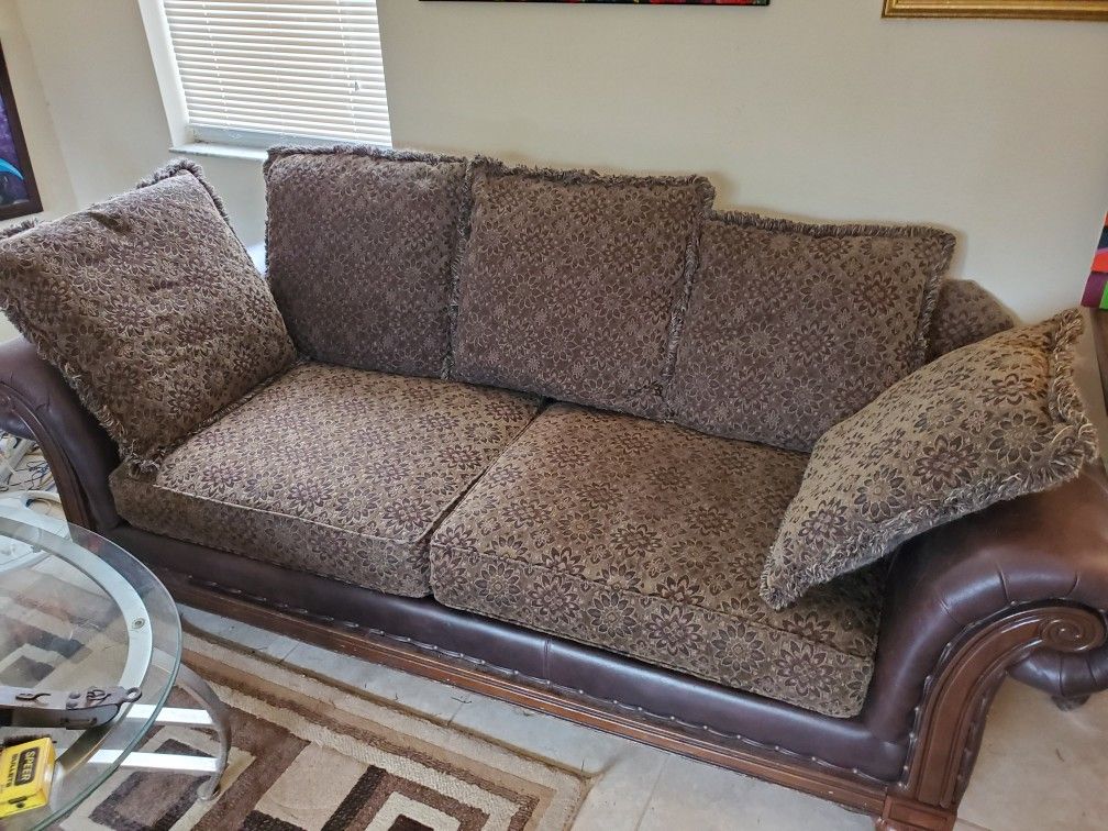 Nice  Couch No Tears