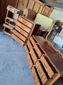 Old Kitchen Cabinet's $260 FIRM