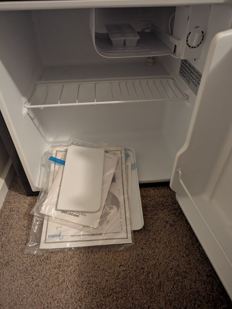 Midea Black reversible door Mini Fridge