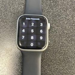 I'm selling an Apple Watch Series 9 45mm in perfect condition.