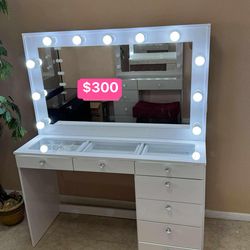 Vanity incluye focos