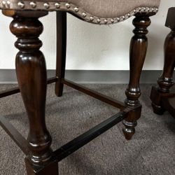 Table And Chairs. Like New 