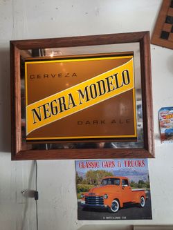 Man Cave Negra Modelo Wall Light Sign.