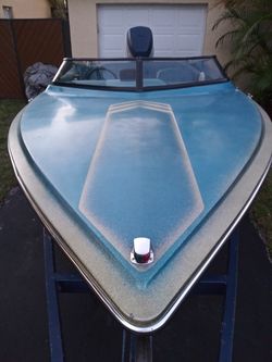 18ft Baja speedboat 235hp evinrude with trailer