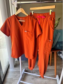 Figs scrubs - medium
