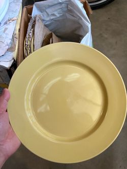Nice and heavy 8 brand new glossy yellow ceramic plates. No stain. Never used.