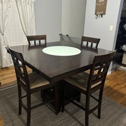 Table With 4 Seats 