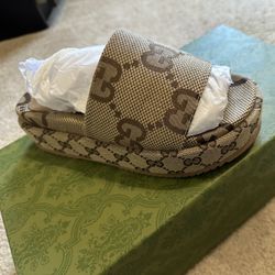 women’s gucci slides