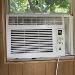 GE In window Air conditioner  