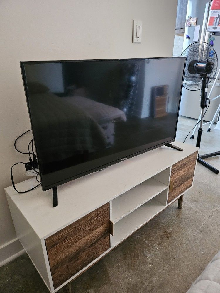 40" TV