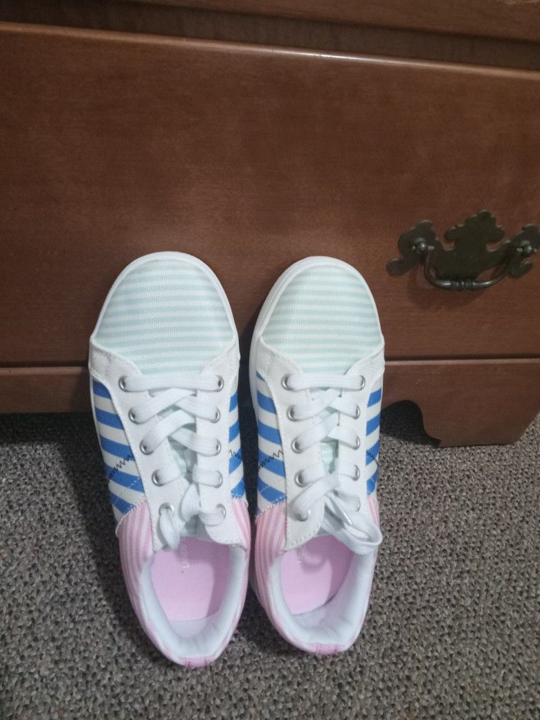 Lands End Sneakers SIZE 8.5 