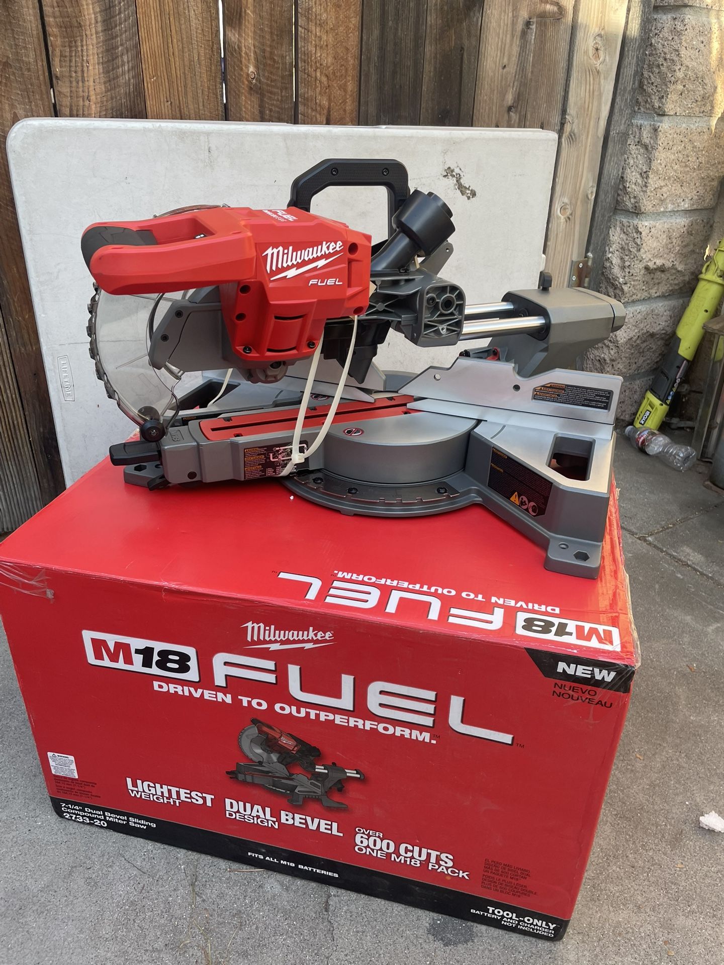 M18 FUEL 18V Lithium-Ion Brushless Cordless 7-1/4 in. Dual Bevel Sliding Compound Miter Saw (Tool-Only)