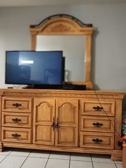 Wood Dresser with Mirror and Drawers, nightstand and freestanding headboard for a queen size