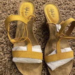 Women’s Wedge Heels shoes Size 7.5 mustard yellow color