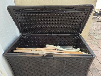 Suncast Resin Wicker Deck Box – Large Outdoor Storage – $50