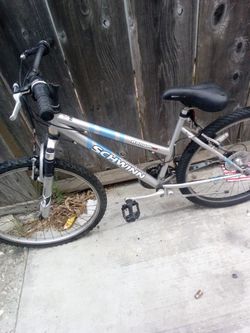 Swhwinn Woman's Bike 30 Bucks