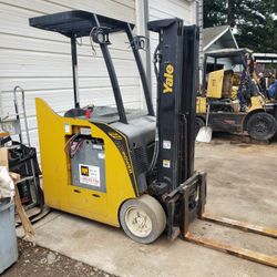 Forklift 3000 pound electric stand up