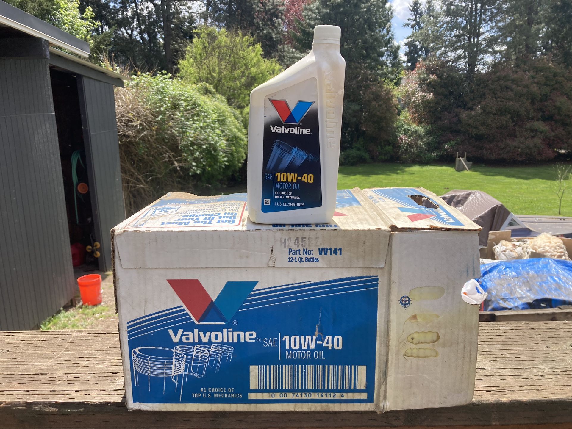 Case of 12 Valvoline 10-40 motor oil