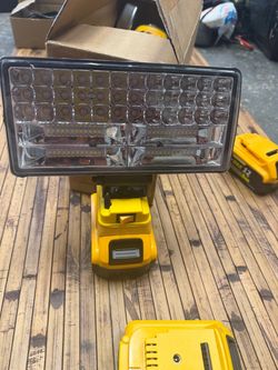 DeWalt compatible work light with 2x USB ports