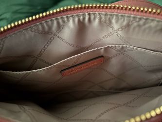 Purses 👛🌸🌺back pack 🌹good brans all new
