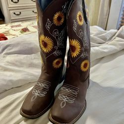 Women Boots Size 8.5 New Is Not Leather 